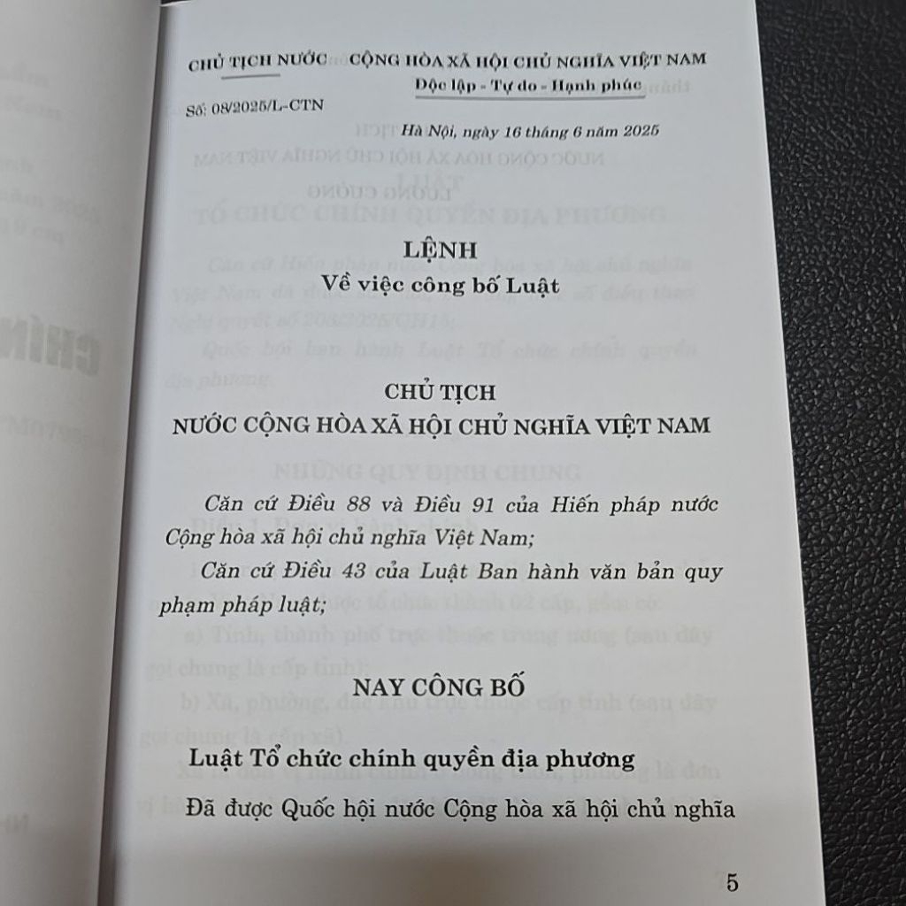 Sách LC - Combo Luật tổ chức chính quyền địa phương năm 2015 + Luật tổ chức chính quyền địa phương năm 2025 (NXB CTQGST)
