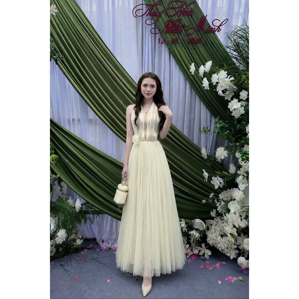 ZIMM STORE-Đầm Max Cổ Yếm Thiết Kế Cổ Chữ  V Khoét Sâu Màu Kem Dáng Dài Xòe