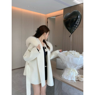 Áo choàng dạ ép viền lông cổ V kèm đai phong cách tiểu thư