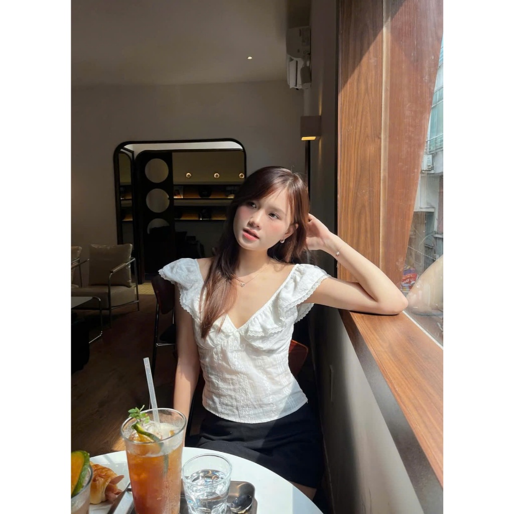 Áo Cổ V Viền Bèo Form Ôm Dáng Lửng Ren Thô Trắng Ngắn Tay LABEL TOP SAN Clothings - P199