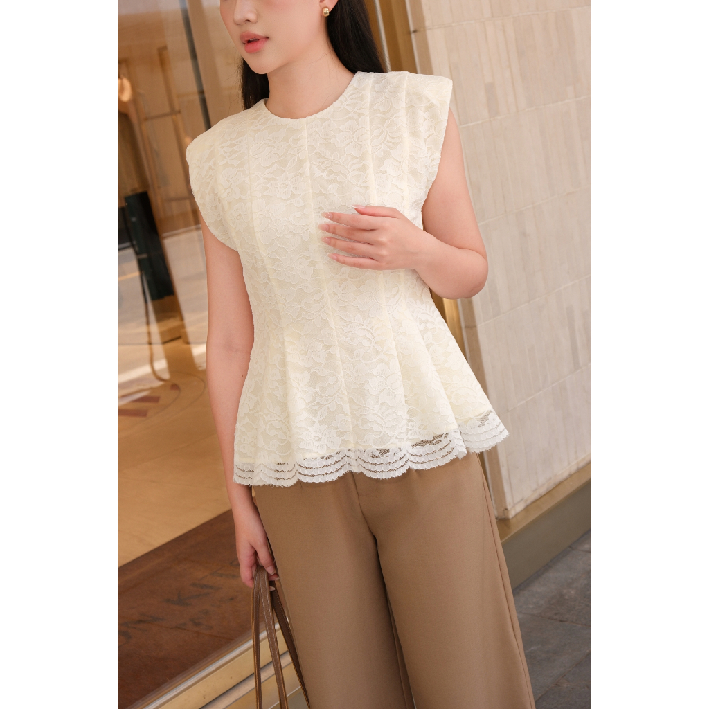 LABAVISTA Áo peplum cổ tròn vải ren kem có đệm vai, chân ren tỉ mỉ, thiết kế cao cấp