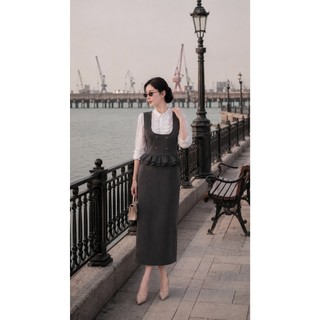 VT260507 - Set Đầm Yếm Công Sở Nữ Kèm Áo Sơ Mi Trắng Dáng Dài Ôm Eo Phối Bèo Thanh Lịch