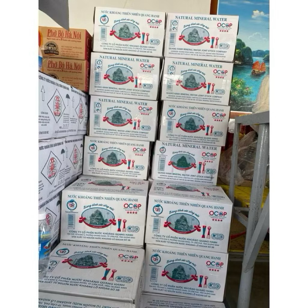 1 Thùng khoáng mặn Quang Hanh ít Gas nắp trắng 20 chai x 500ml ( nắp trắng ít Gas , nắp Xanh nhiều Gas)