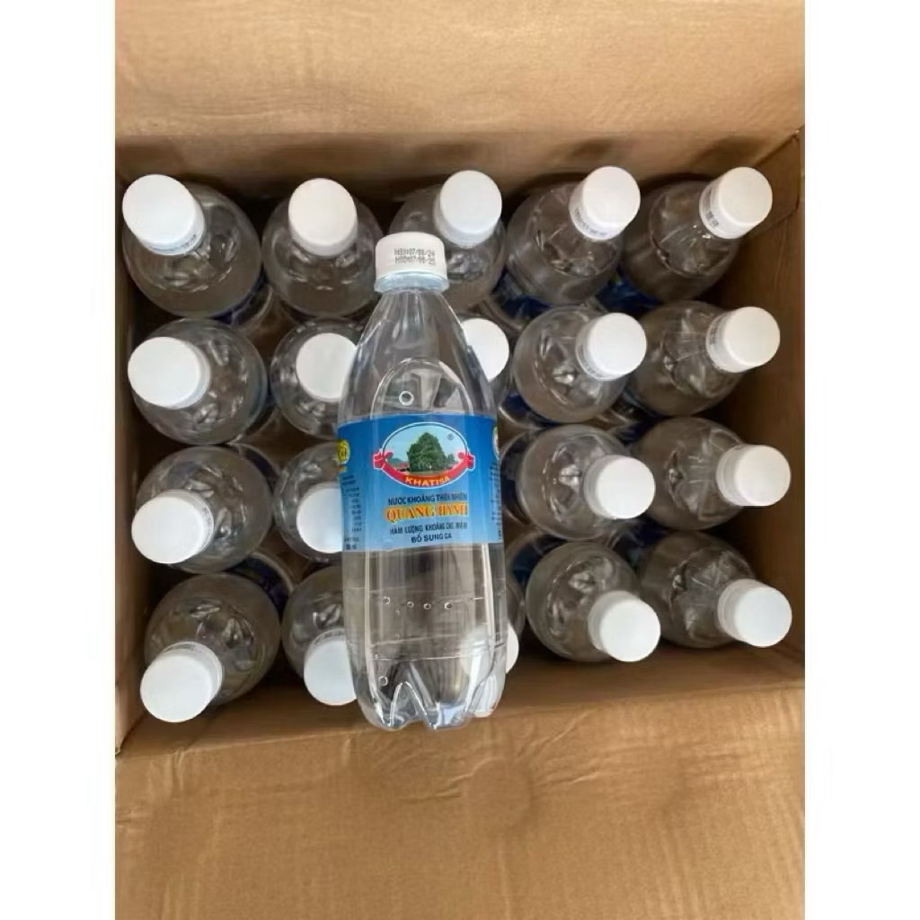 1 Thùng khoáng mặn Quang Hanh ít Gas nắp trắng 20 chai x 500ml ( nắp trắng ít Gas , nắp Xanh nhiều Gas)