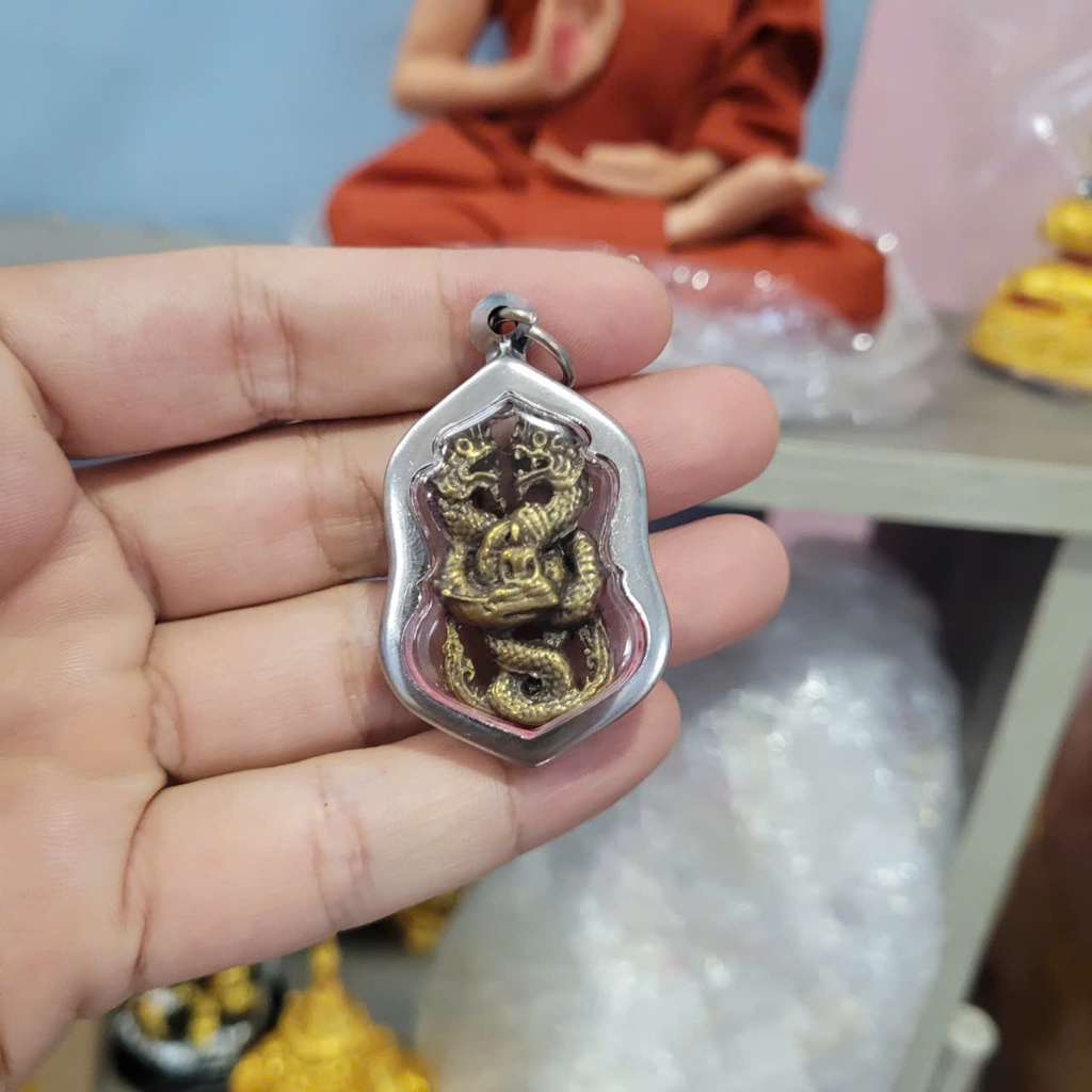 Mặt Dây Chuyền Hình Rắn Naga Khung Kiếng 4cm – Phụ Kiện Trang Sức Unisex Cá Tính