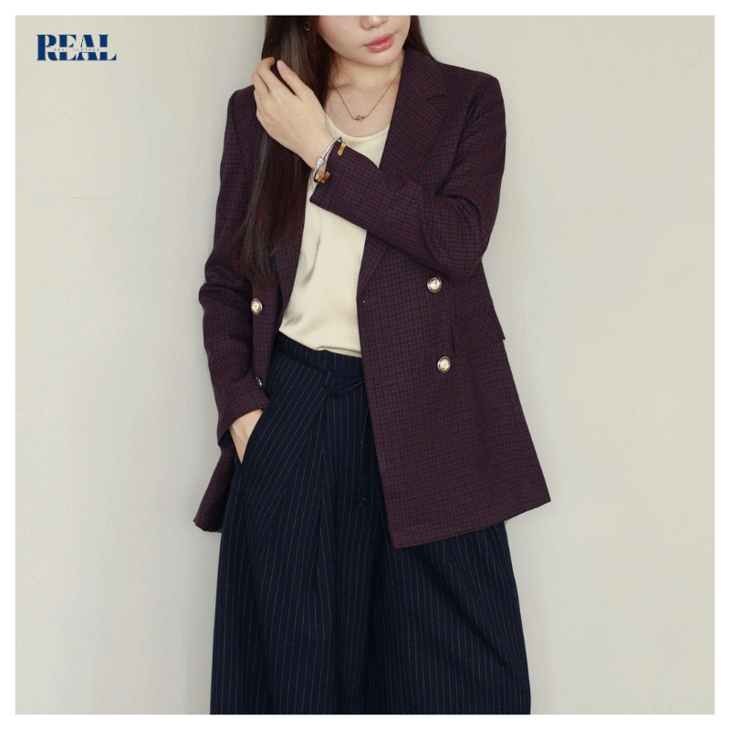Blazer dáng suông Kelly form thả REAL CLOTHES, vải Kaki lụa mềm ít nhăn có 4 nút ngoài