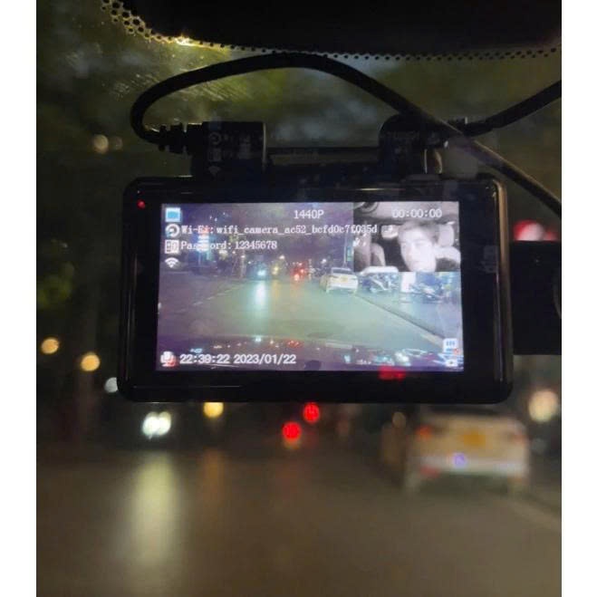 Camera hành trình ô tô XETABON 4TAXI WIFI Ghi hình trước trong Kết nối điện thoại Phân giải 1080HD Bảo hành 12 tháng