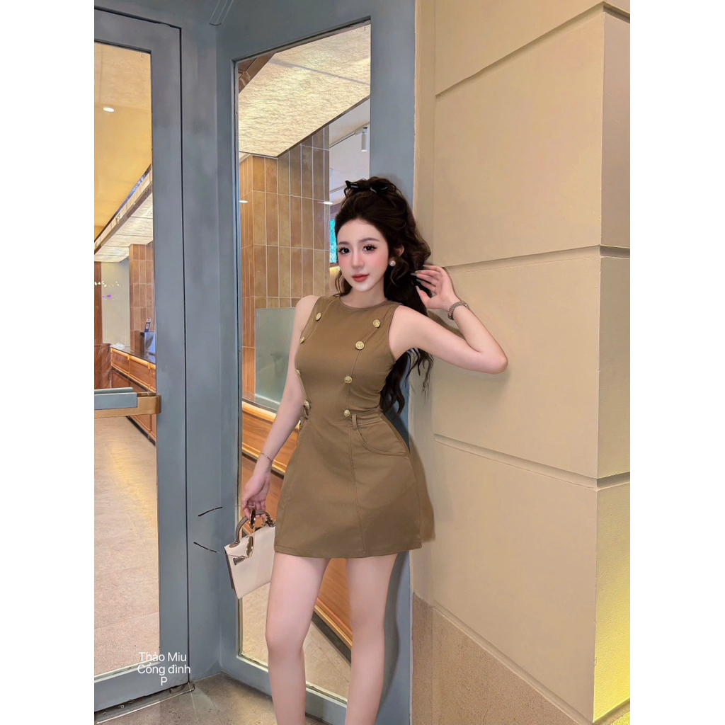 Đầm kaki sát lách phối khuy đồng siu sang