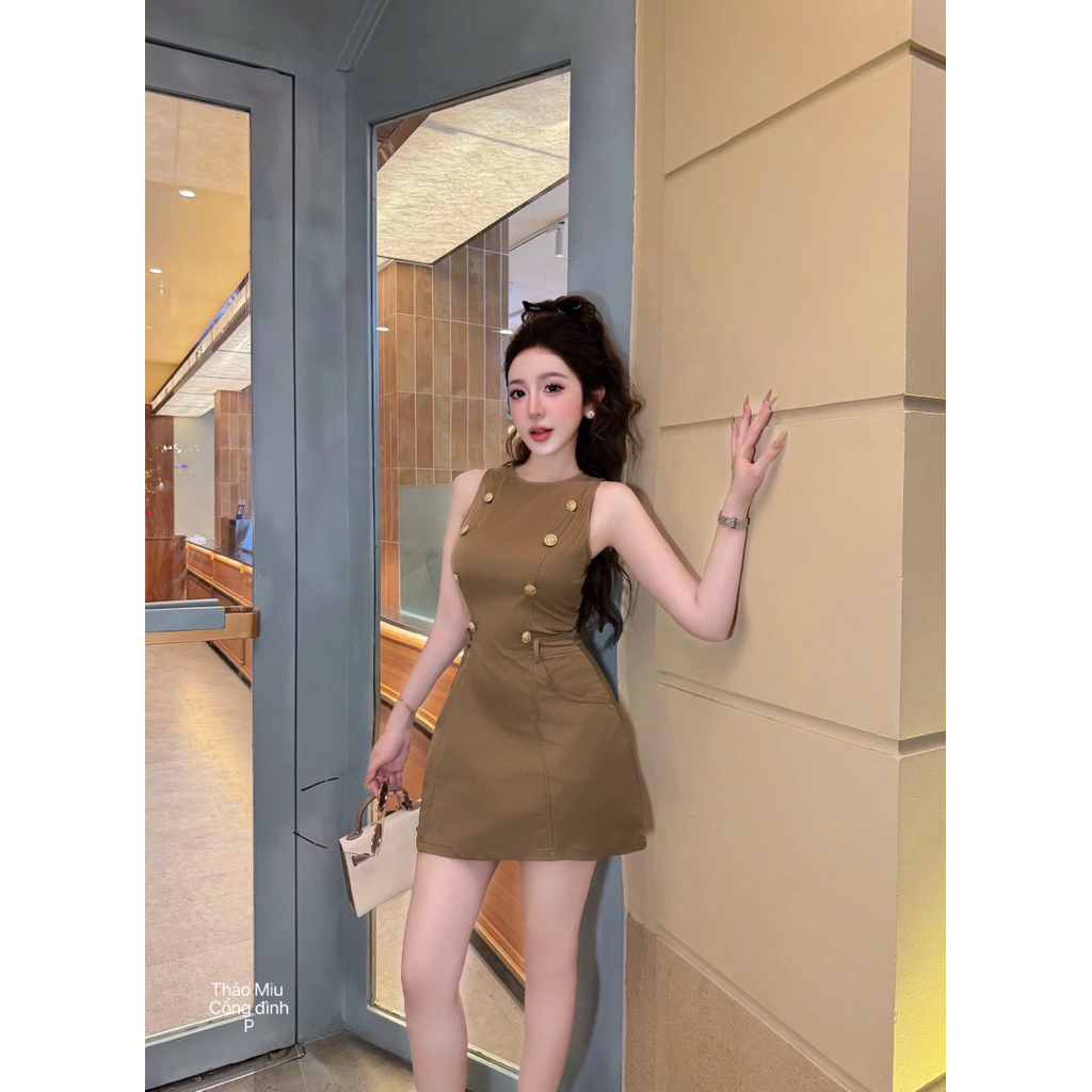 Đầm kaki sát lách phối khuy đồng siu sang