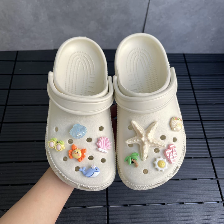 Strap-back Clogs – 6