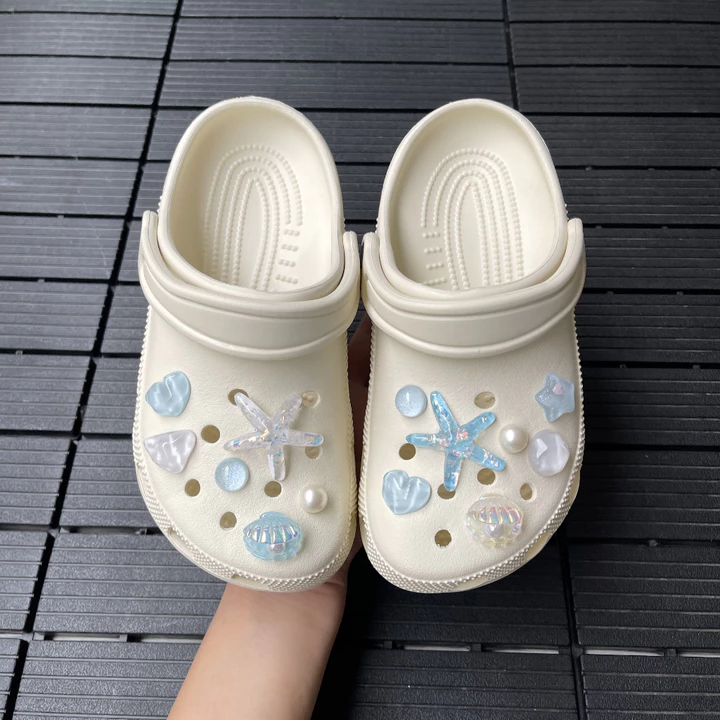Strap-back Clogs – 5