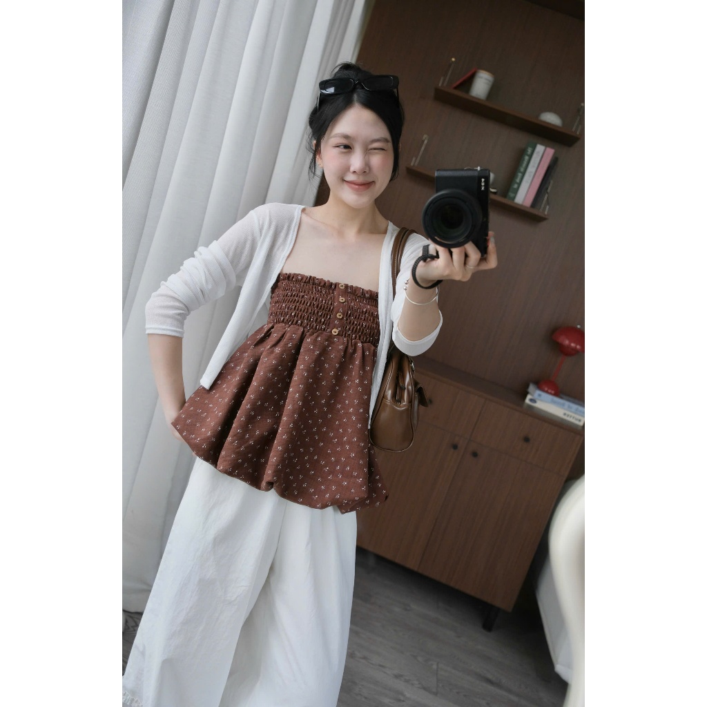 Mia Top (TSW) Áo quây chun hoạ tiết hoa đính khuy Nữ the.sweaterweather