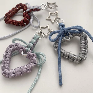 Móc khoá / Charmbag / Keychain thắt dây hình trái tim