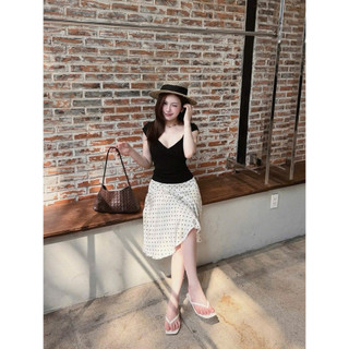 SEP House - Set áo thun đen ôm cổ tim s phối chân váy lụa chấm bi tà xéo lệch trendy tôn dáng - Hàng loại 1