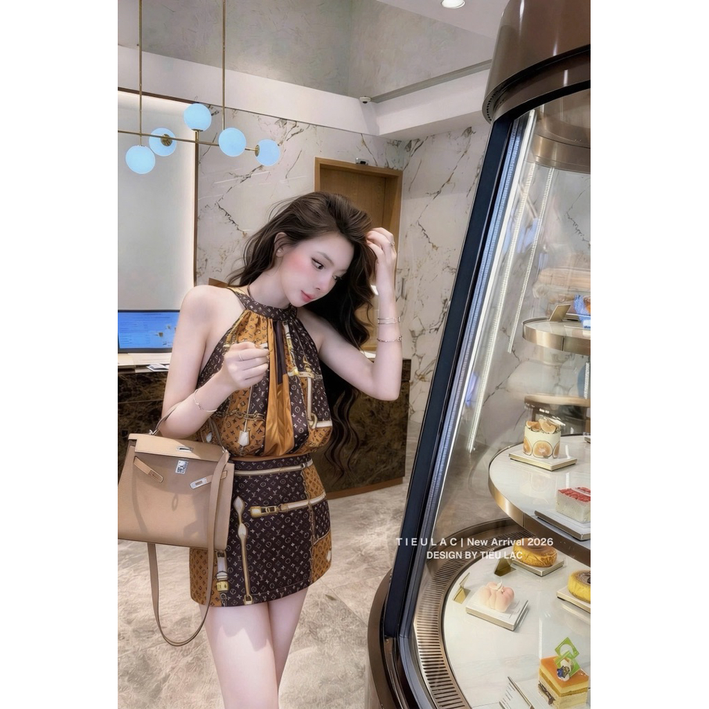Váy yếm lụa siêu sang cúc ngọc sau lưng