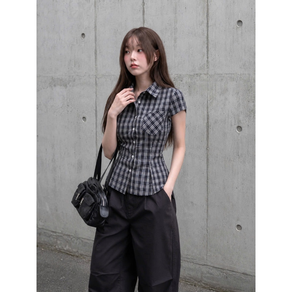 [KH55] Áo sơ mi nữ tay ngắn kẻ caro dáng ôm chiết eo phong cách Y2K Retro cá tính | KHAO BOUTIQUE