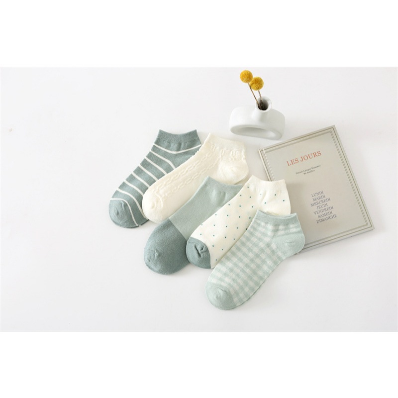 Vớ Tất cotton Nữ cổ thấp màu kem xanh phong cách trẻ trung và năng động.