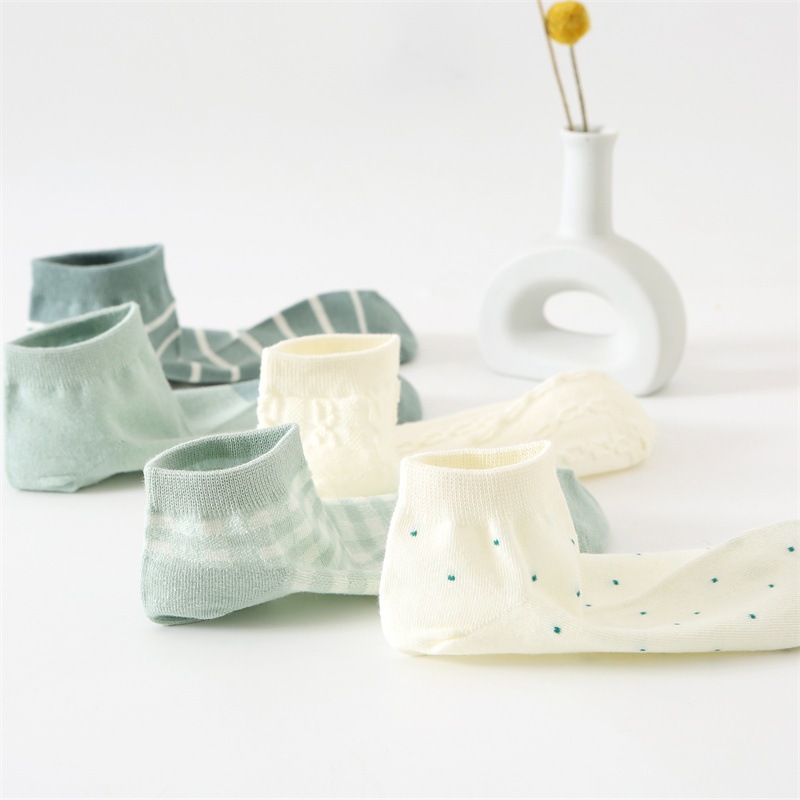 Vớ Tất cotton Nữ cổ thấp màu kem xanh phong cách trẻ trung và năng động.