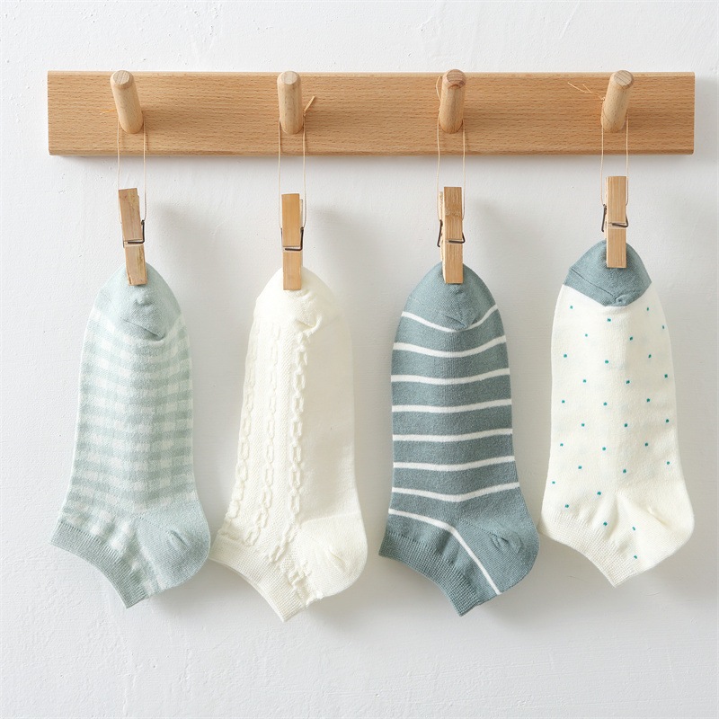 Vớ Tất cotton Nữ cổ thấp màu kem xanh phong cách trẻ trung và năng động.