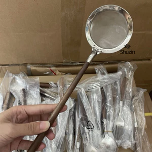 Vợt lọc dầu / vớt bọt inox 304 cán gỗ cao cấp M261