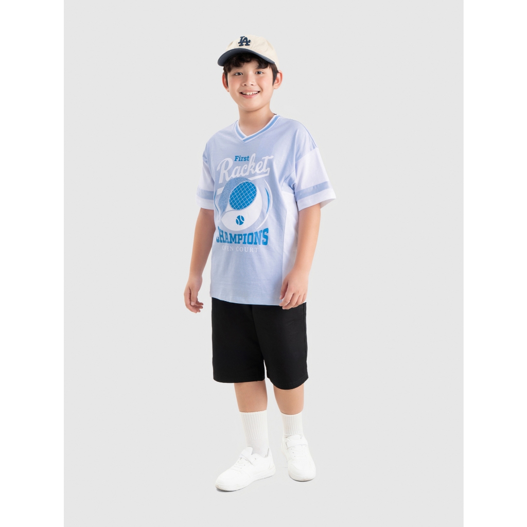 Áo phông unisex trẻ em CANIFA áo thun cộc tay cổ V in họa tiết thể thao năng động 3TS26C007