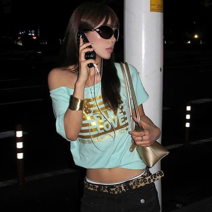 (sẵn)Áo trễ vai dáng vừa màu xanh tiffany hoạ tiết vàng chữ FAKE LOVE phong cách y2k ATV046  - Tiktik