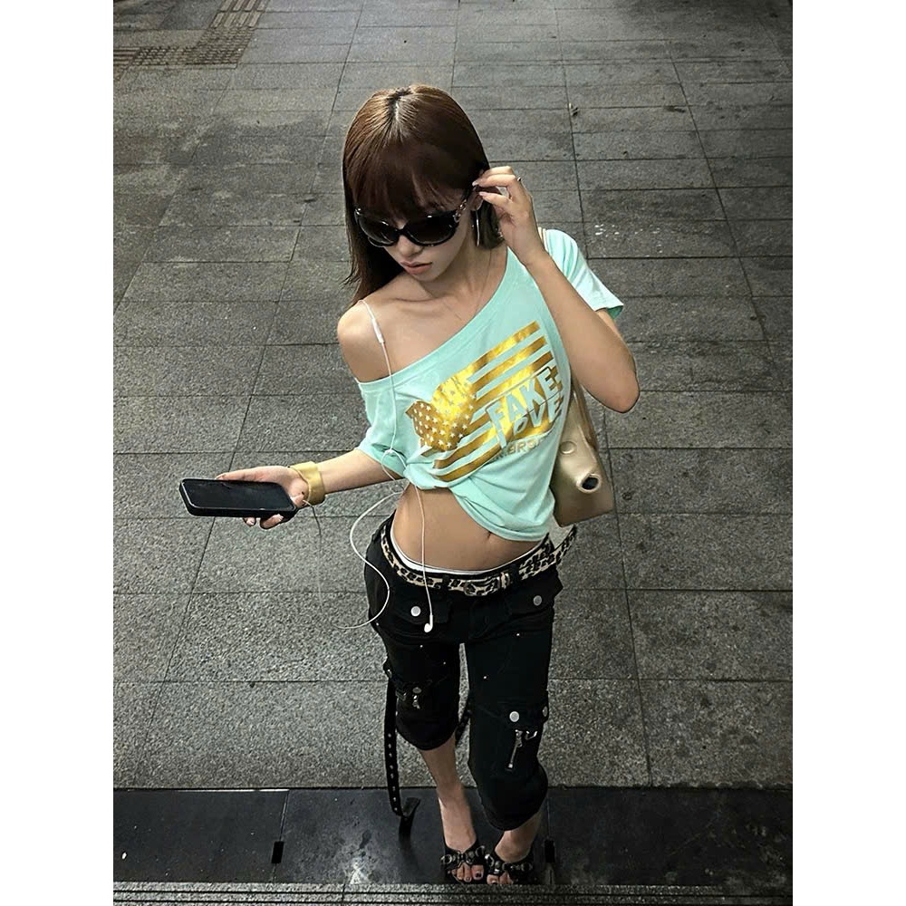 (sẵn)Áo trễ vai dáng vừa màu xanh tiffany hoạ tiết vàng chữ FAKE LOVE phong cách y2k ATV046  - Tiktik