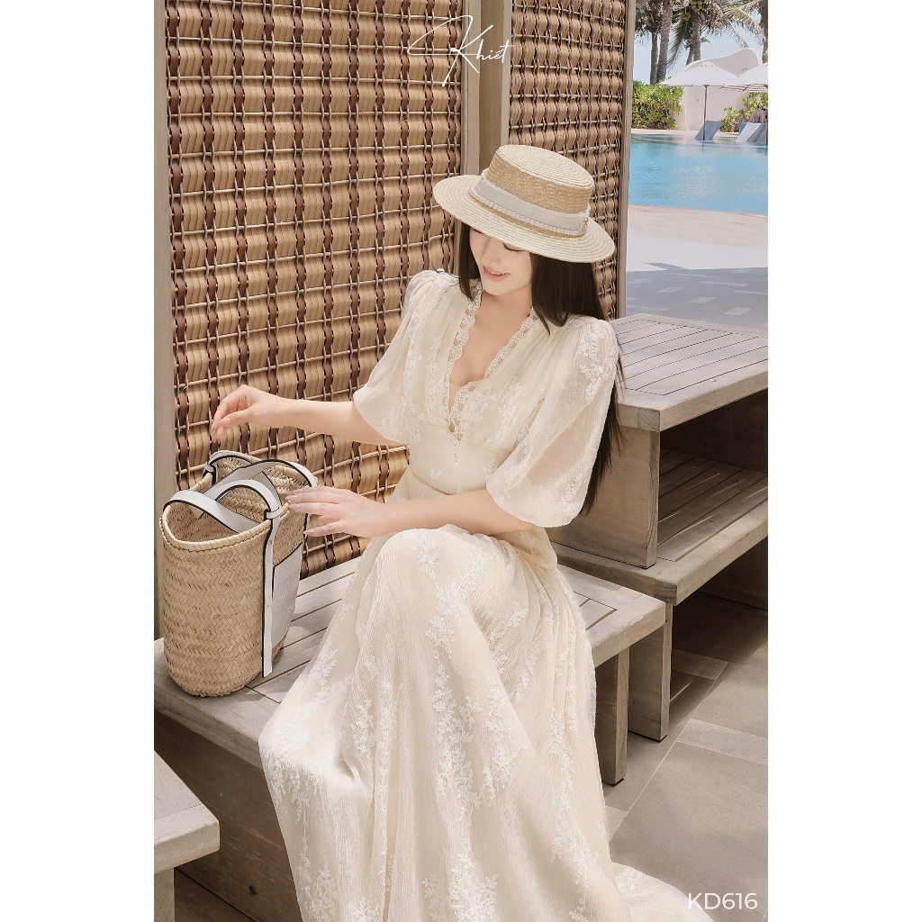 Đầm tơ nhún thêu hoa kem tay bồng phong cách vintage nữ tính KD616