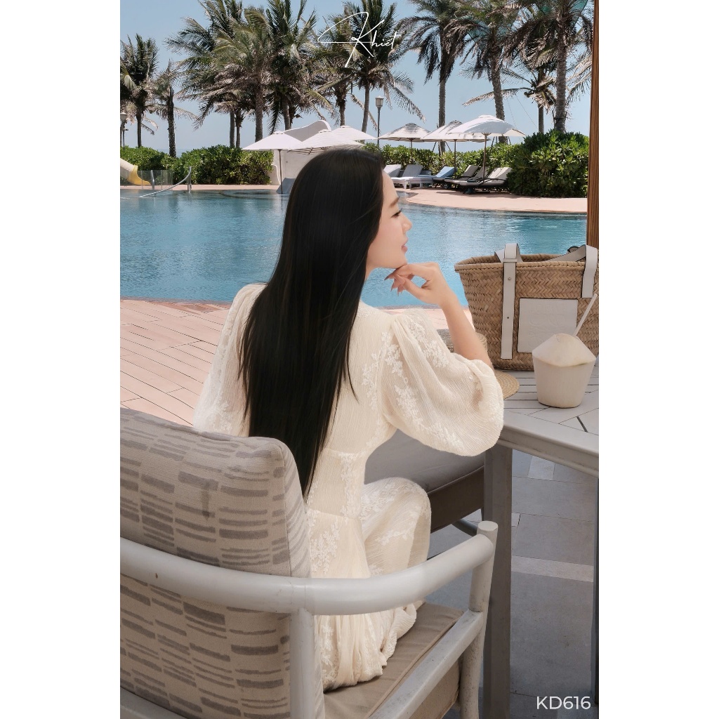 Đầm tơ nhún thêu hoa kem tay bồng phong cách vintage nữ tính KD616