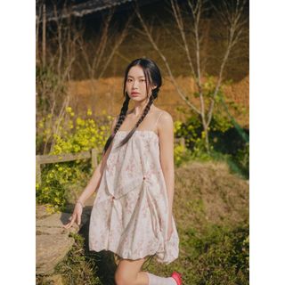 Đầm OLV babydoll hoa nhí kem Cream Fleur Muslin Puff Ruffled Dress phù hợp đi chơi đi biển