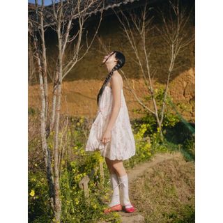 Đầm OLV babydoll hoa nhí kem Cream Fleur Muslin Puff Ruffled Dress phù hợp đi chơi đi biển