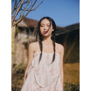 Đầm OLV babydoll hoa nhí kem Cream Fleur Muslin Puff Ruffled Dress phù hợp đi chơi đi biển