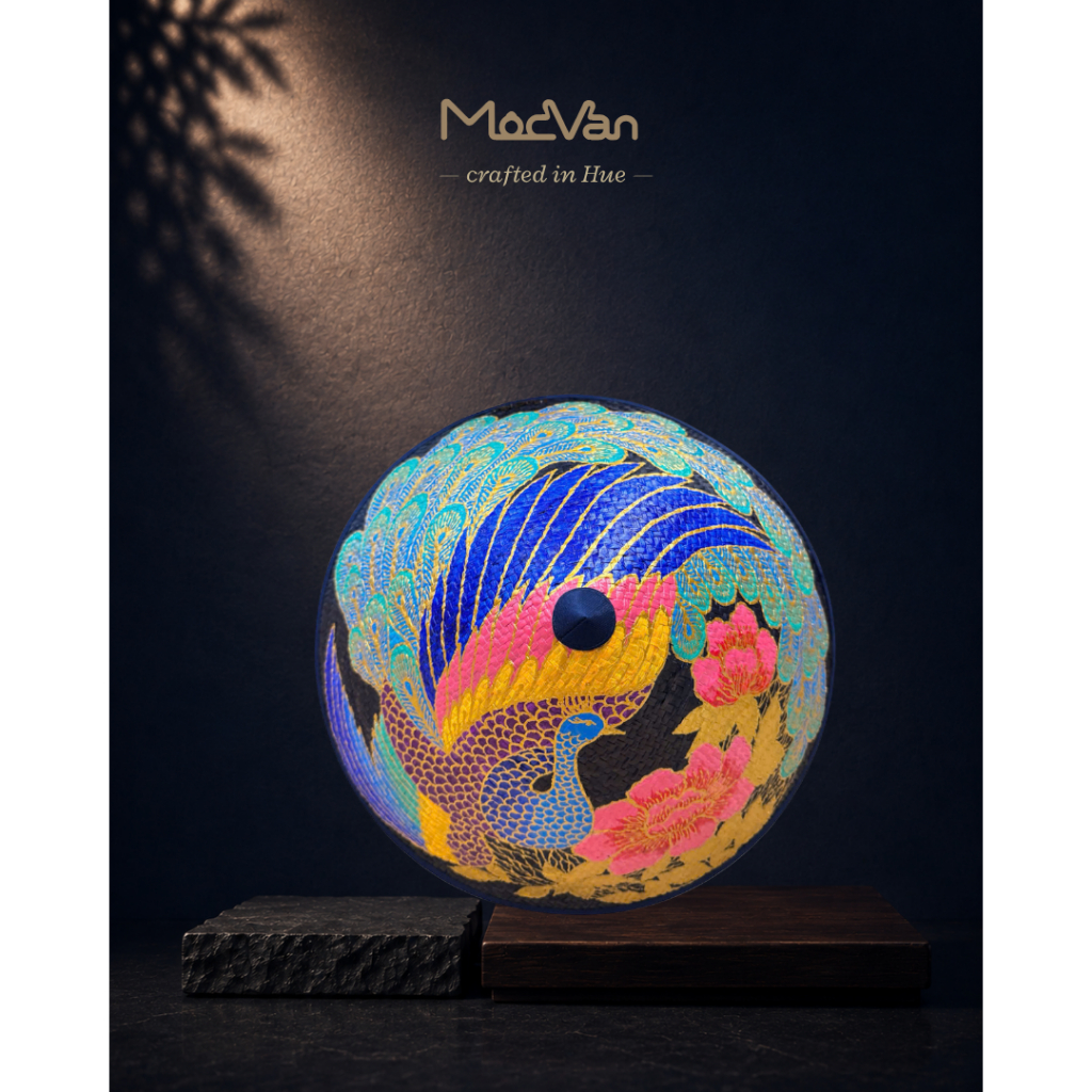 Nón Cỏ Bàng 16V Q Gallery - Đan Vẽ Tay - Khổng Tước