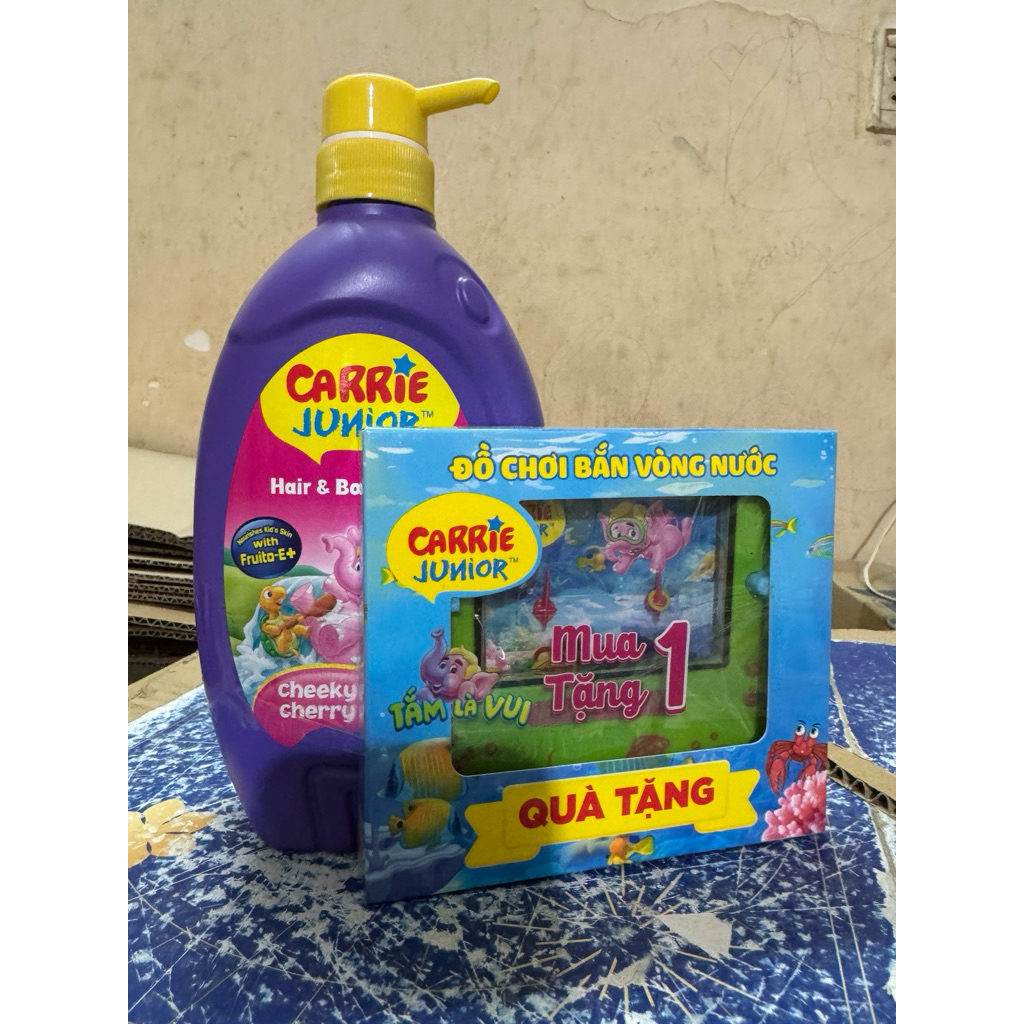 Chai Sữa Tắm Gội cho bé Carrie Junior Yoghurt hương trái cây thiên nhiên 700g (Tặng mùi ngẫu nhiên)
