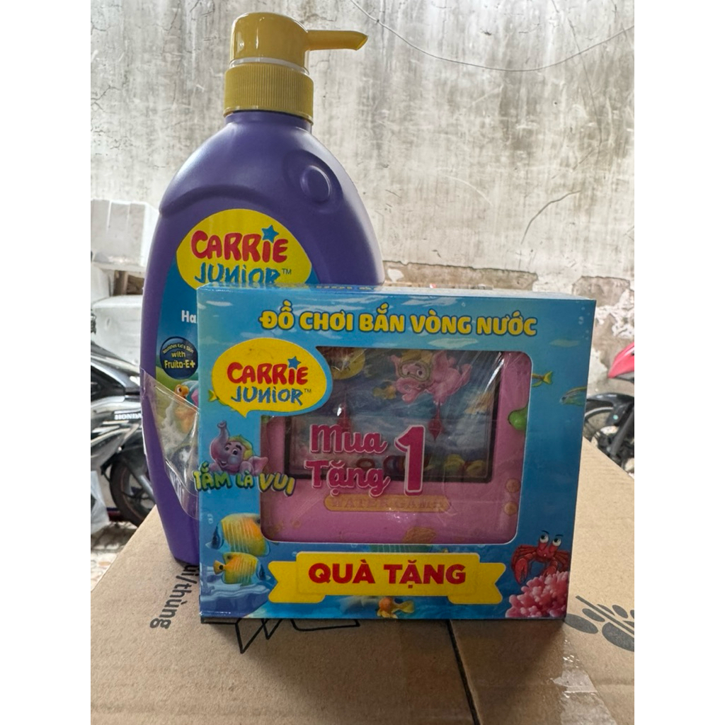 Chai Sữa Tắm Gội cho bé Carrie Junior Yoghurt hương trái cây thiên nhiên 700g + Tặng Voi bông/ túi sữa tắm