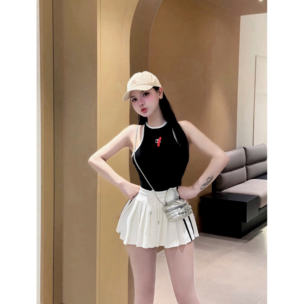 Set áo ba lỗ thêu chữ chân váy xoè kẻ sọc lót quần bằng vải chính k lo hở