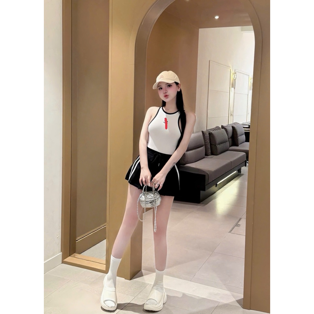 Set áo ba lỗ phối viền mix chân váy xếp li trẻ trung xinh đẹp