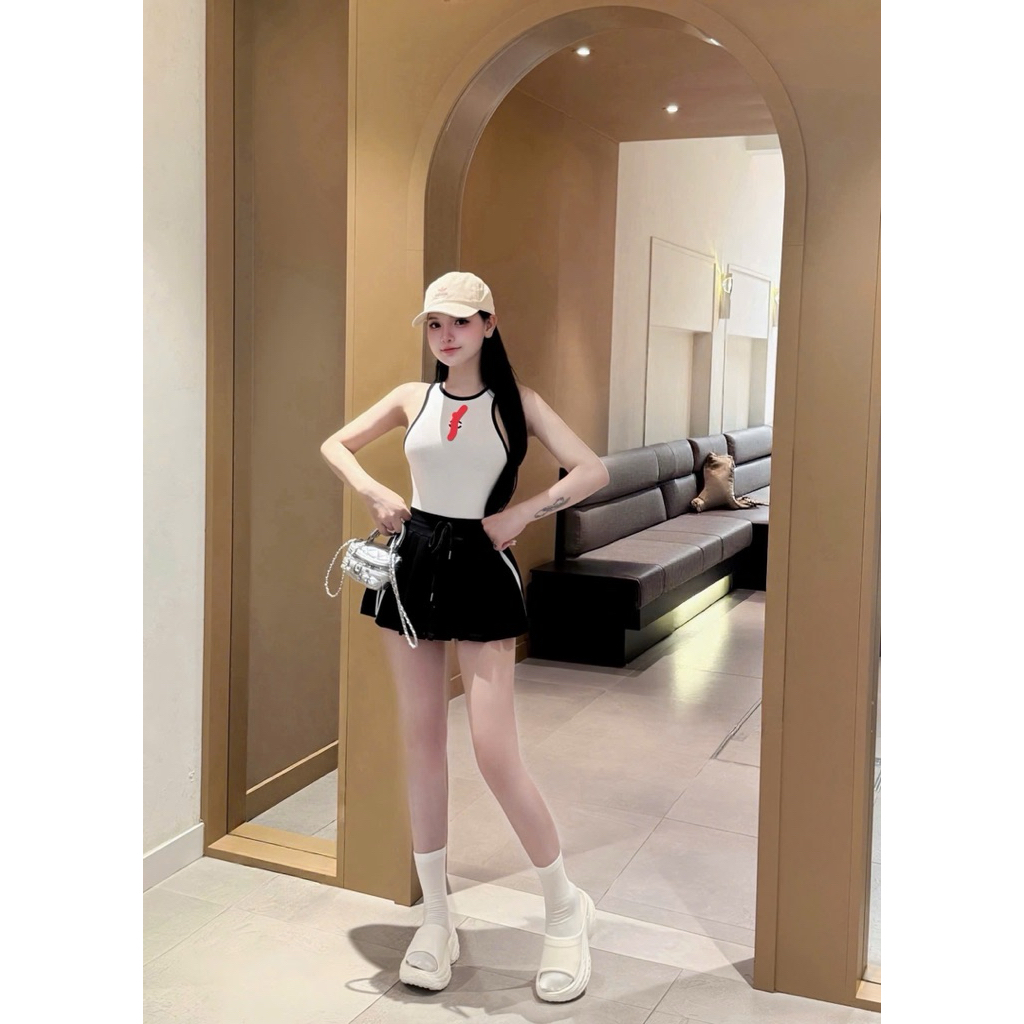 Set áo ba lỗ phối viền mix chân váy xếp li trẻ trung xinh đẹp