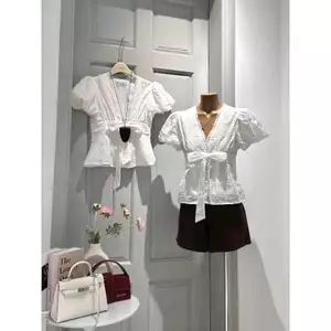 SET ÁO CỔ V NƠ THẮT EO KÈM QUẦN SHORT, CHẤT LIỆU VẢI XÔ, NÚT NGỌC | MEOINDAHOUSE