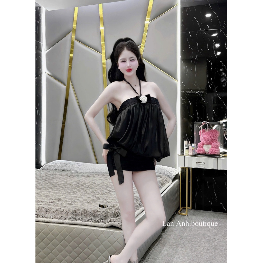 Set áo yếm tơ đính hoa chân váy ren ôm