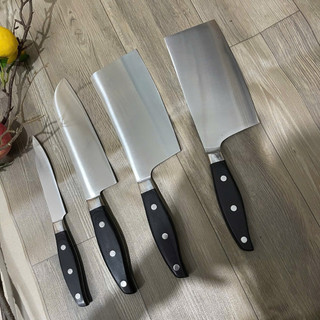 Bộ dao Đưc hàng bãi gồm 4 cây gọt thái chặt rất tiện lợi, dễ sử dụng và tiện lợi