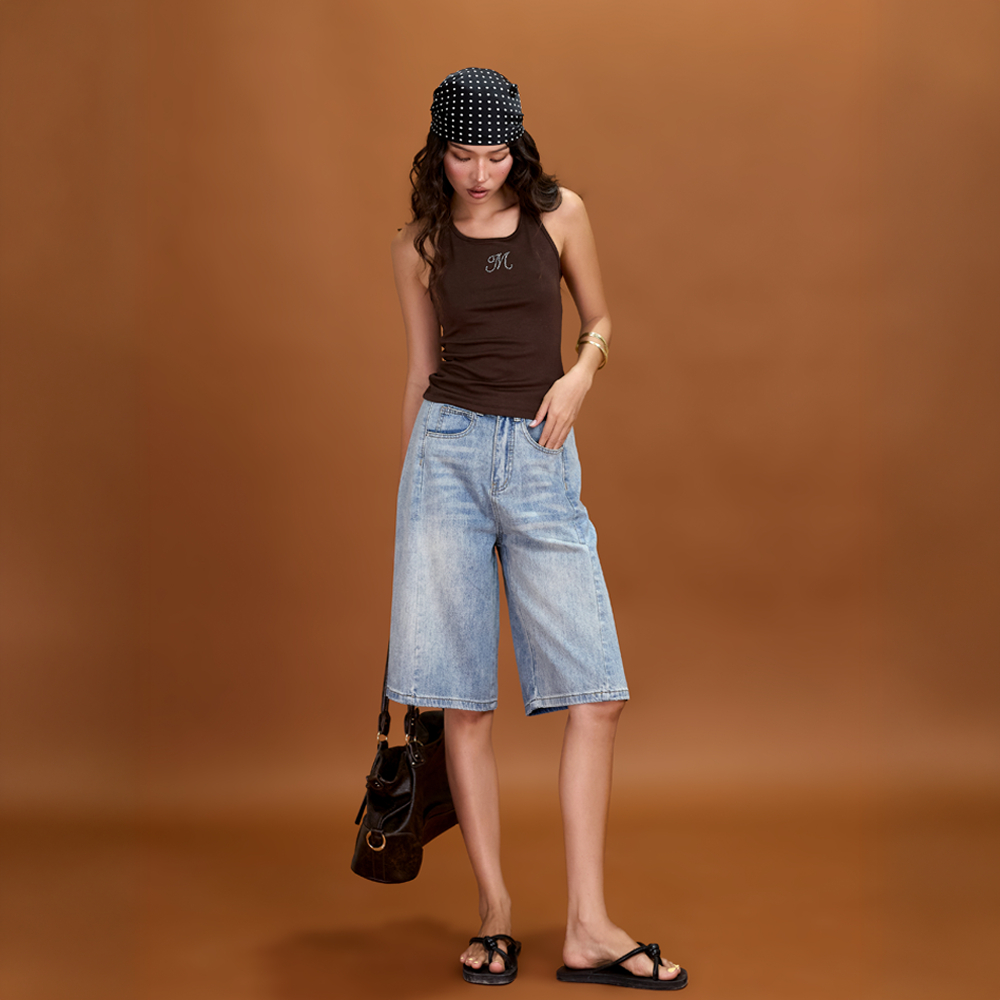 Quần short jeans nữ  Rita Miều Est.2013 form baggy cạp vừa màu xanh nhạt