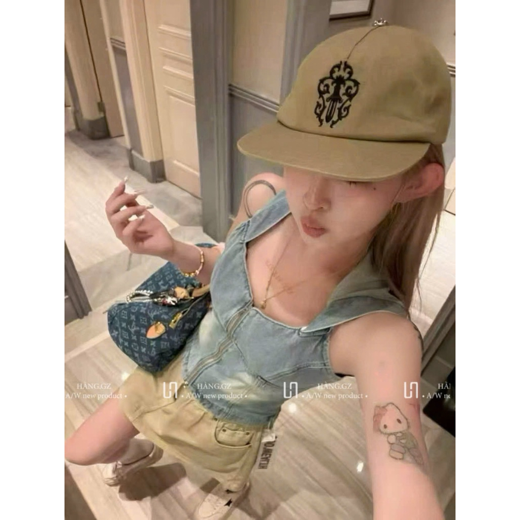 Áo yếm jeans khoá có mũ