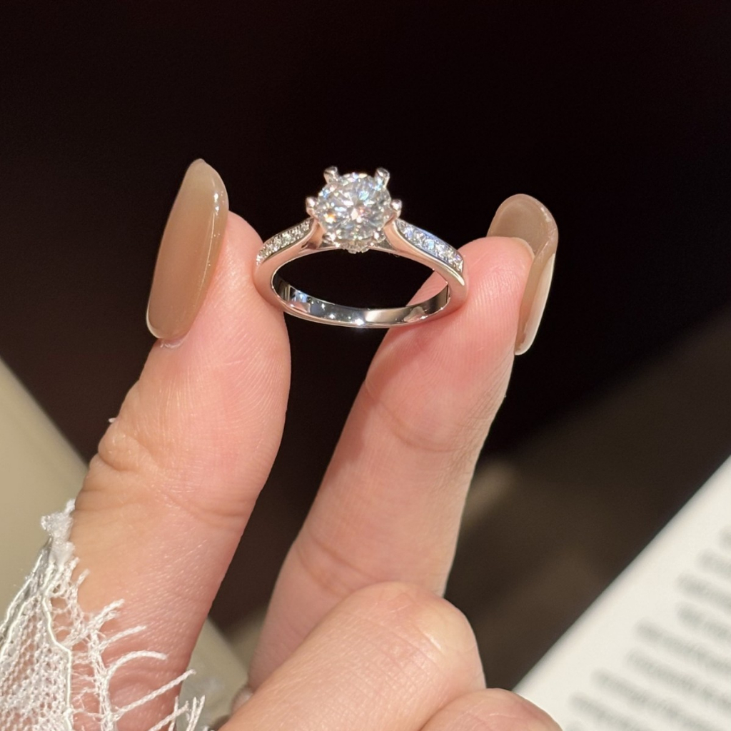 Nhẫn cưới phong cách Pháp đá Moissanite 1 carat, vòng mở điều chỉnh size