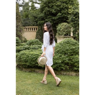 SWANLAKE | Váy Đầm Nữ Suông Cổ Trụ Cài Nút Dây Thắt Eo Cotton Thêu Đục Lỗ Tay Bí Lỡ Có Túi D12671