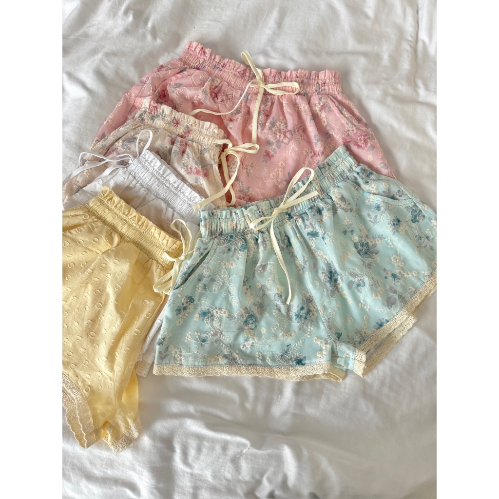 MOLLYE - BLOOM SHORTS| Quần đùi nữ form rộng xoè viền ren, quần mặc nhà đi biển vải mỏng mát