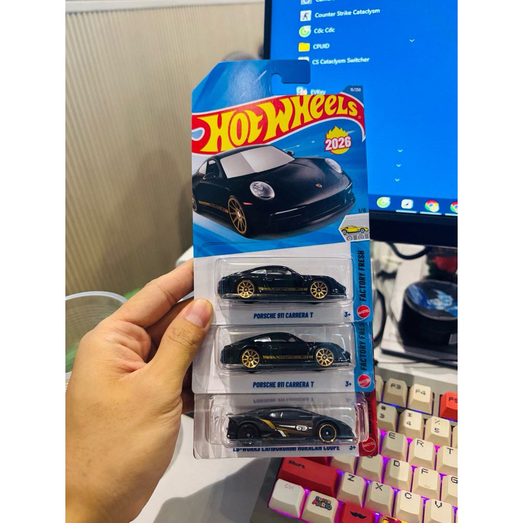 Xe mô hình đồ chơi Hot Wheels Basic 1/64