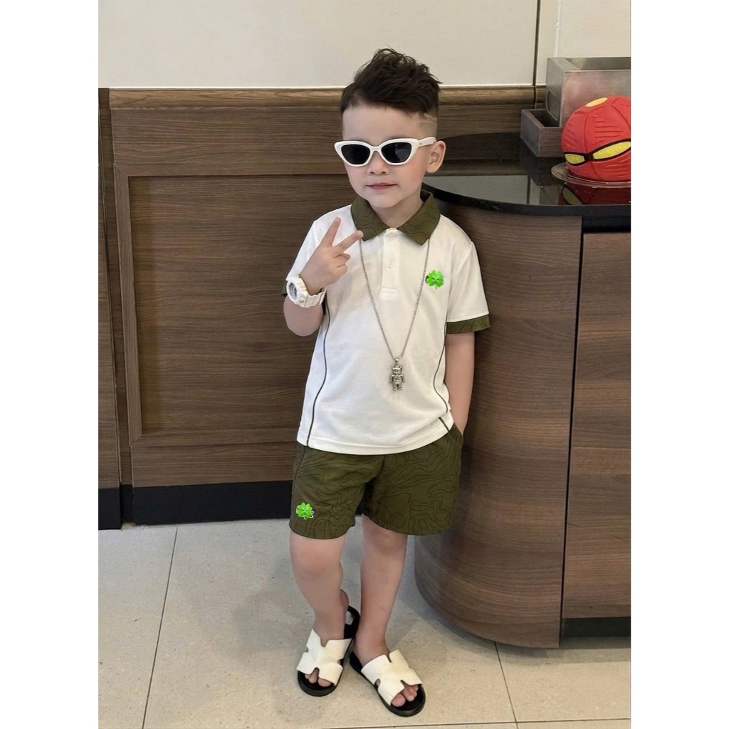 Bộ hè bé trai la cốt màu xanh rêu thêu logo cao cấp - Bộ cộc tay bé trai la cốt có cổ cực bảnh