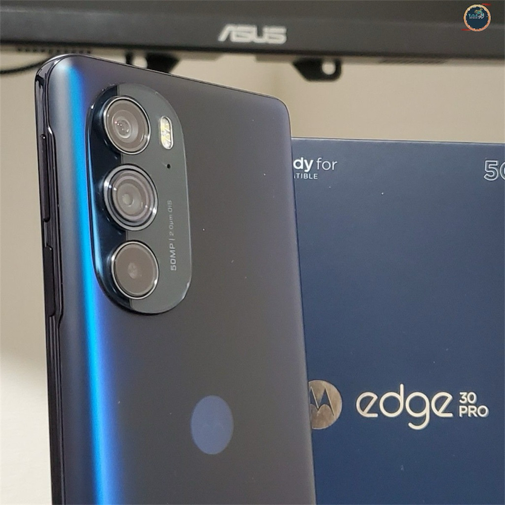 Điện thoại Motorola Edge 30 Pro ( QUỐC TẾ 2 SIM )