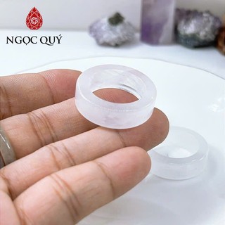 Nhẫn thạch anh - Nhẫn thạch anh trắng bản vuông ( có sớ nhẹ bề mặt) - Ngọc Quý